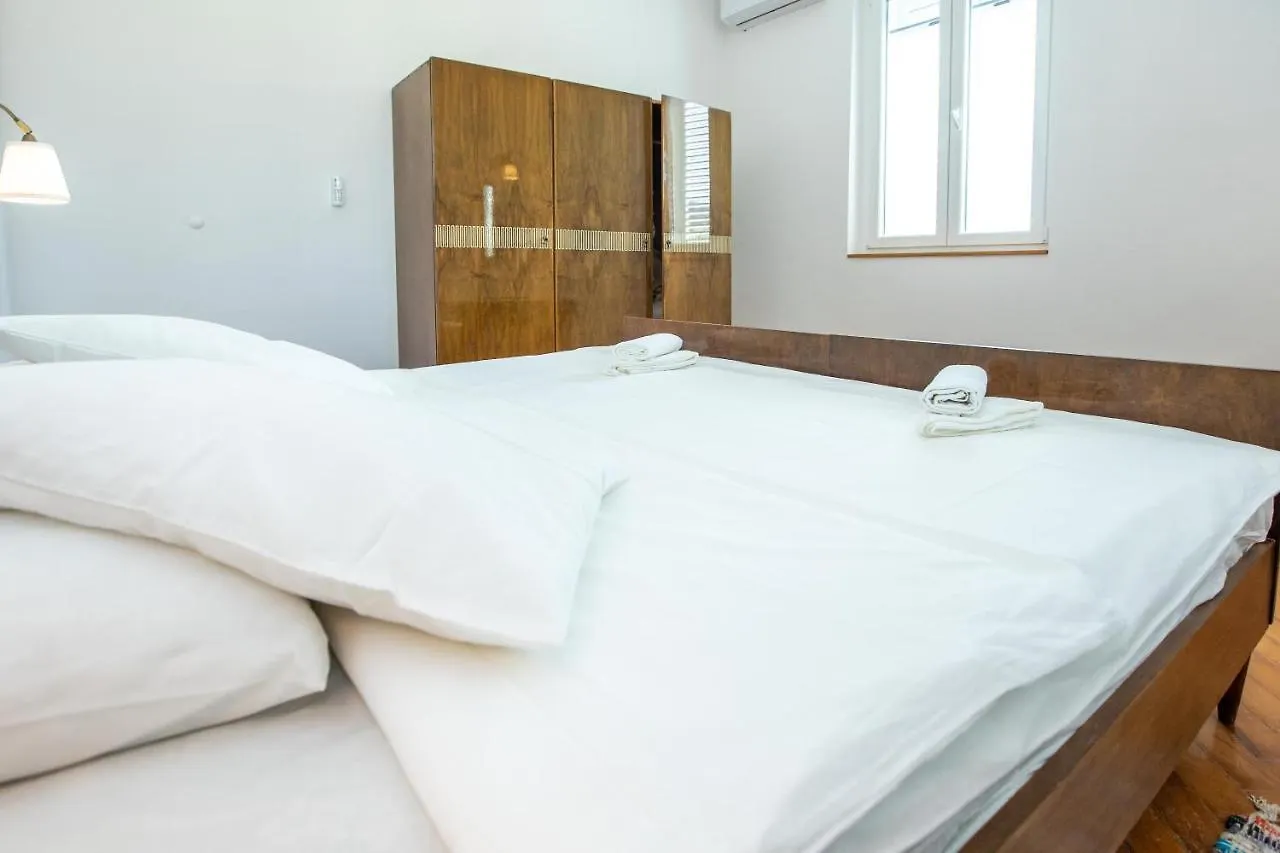 Holiday Home Venka Mrljane Kroatien